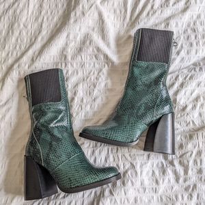 New L'Intervalle Green Snakeskin Boots